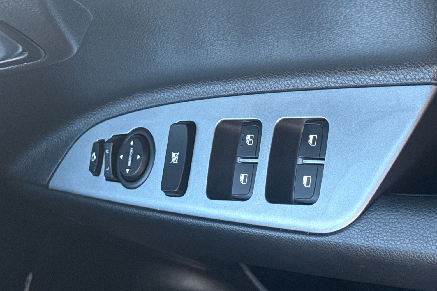 Used Kia Stonic 2023 for sale - 77256472: Photo 16