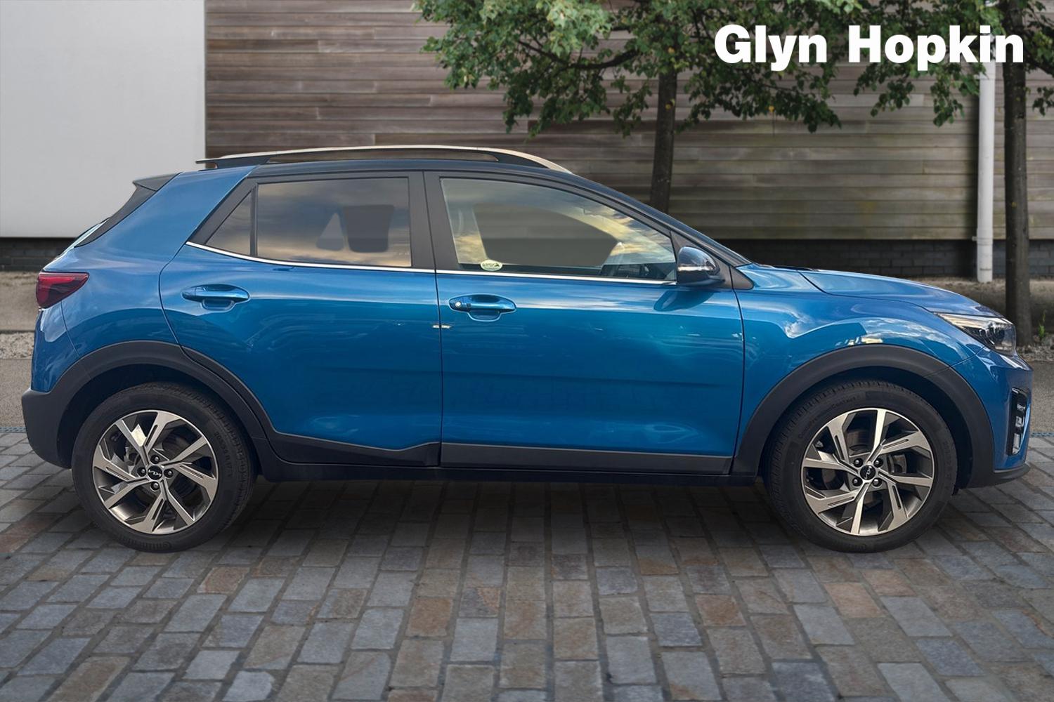 Used Kia Stonic 2023 for sale - 77256472: Photo 2