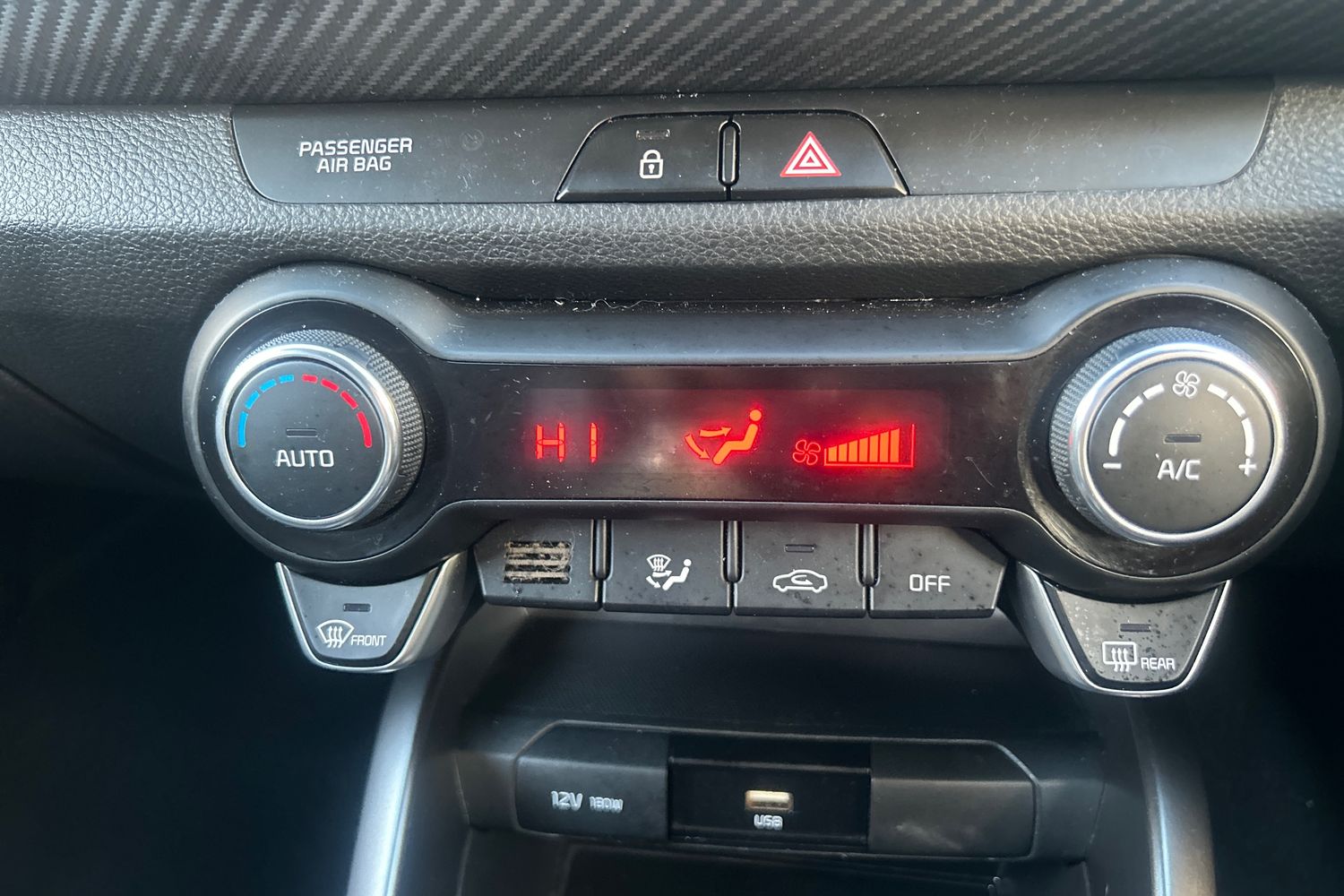 Used Kia Stonic 2024 for sale - 76709460: Photo 15