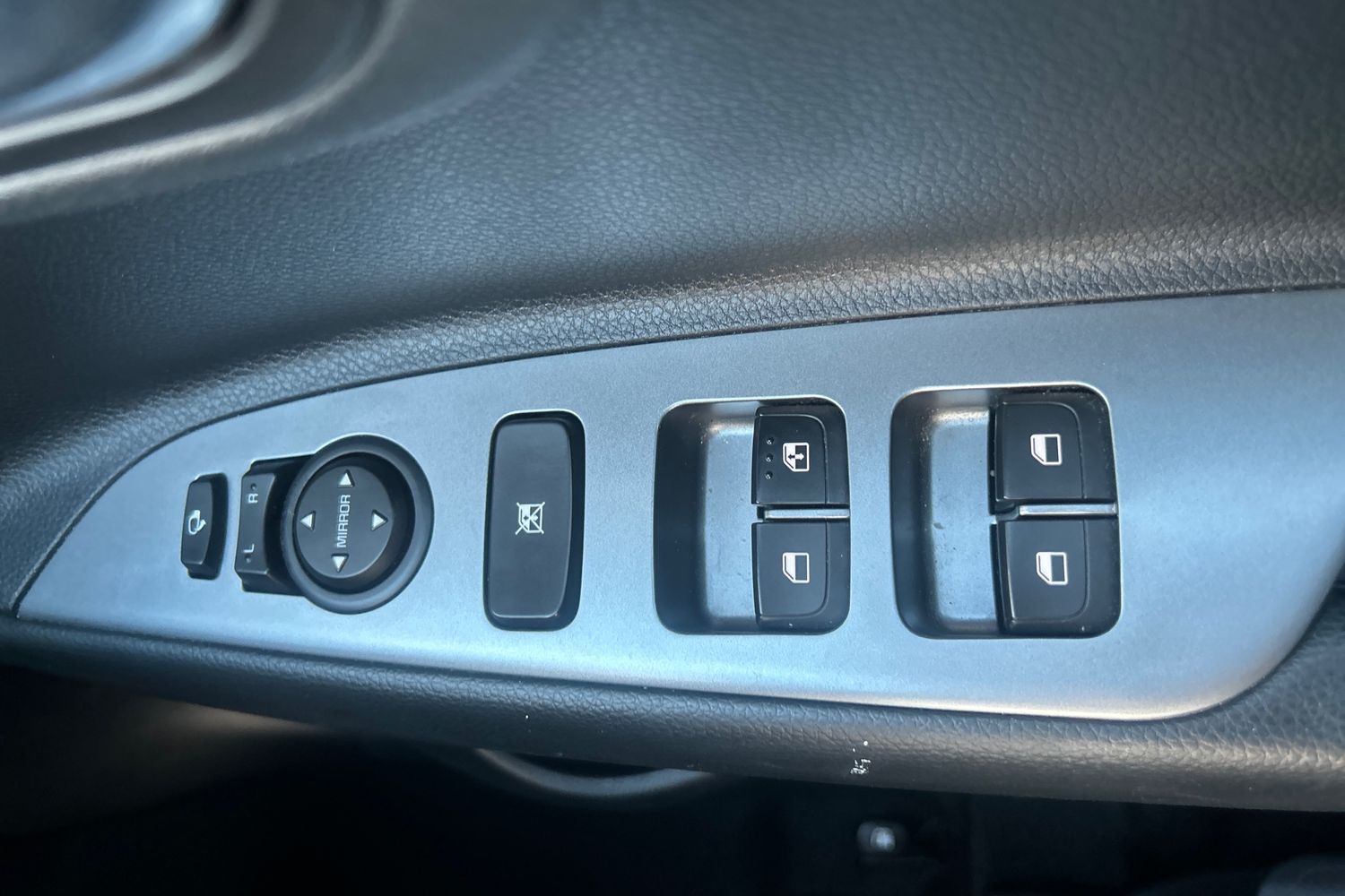 Used Kia Stonic 2024 for sale - 76709460: Photo 16