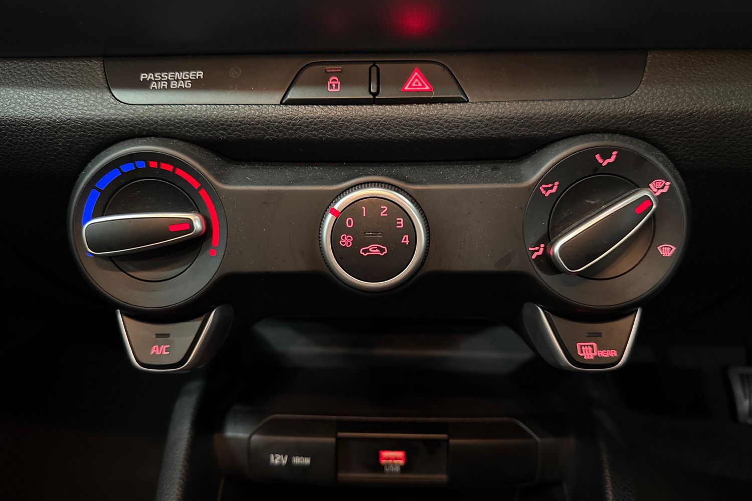 Used Kia Stonic 2023 for sale - 78172542: Photo 15