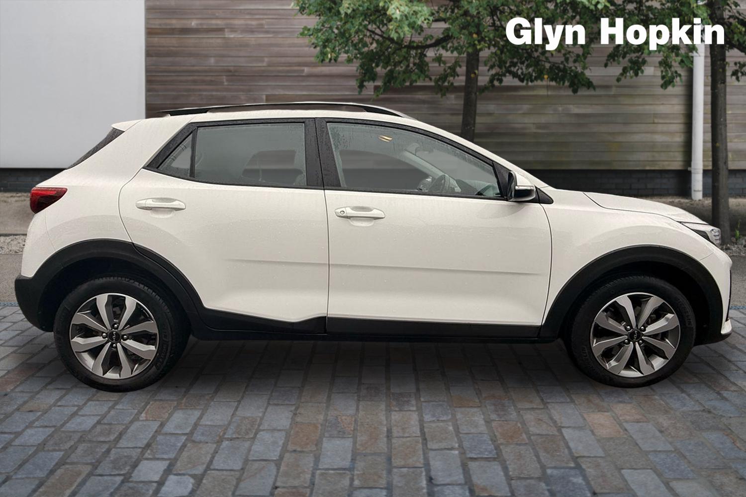 Used Kia Stonic 2023 for sale - 78172542: Photo 2