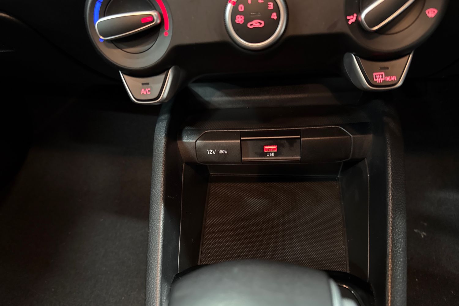 Used Kia Stonic 2023 for sale - 78172542: Photo 27