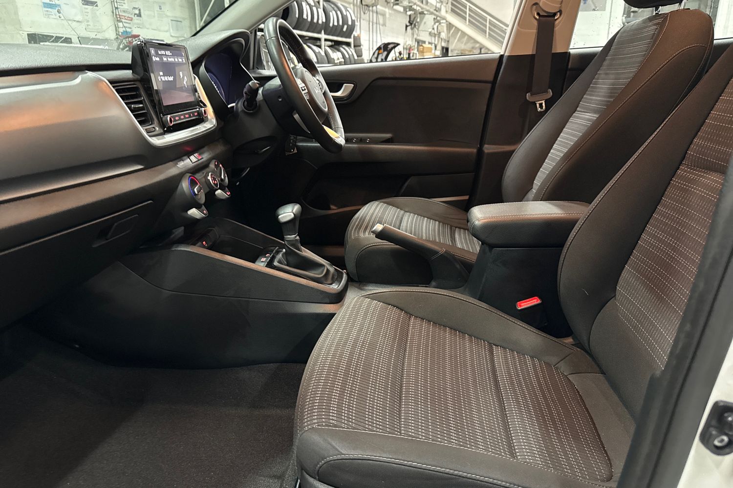 Used Kia Stonic 2023 for sale - 78172542: Photo 31