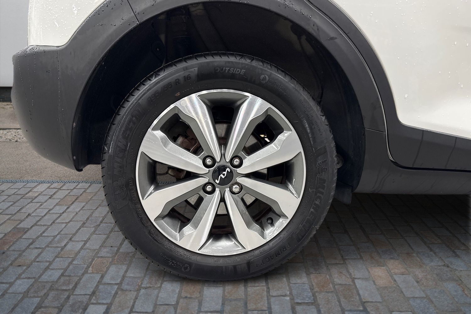 Used Kia Stonic 2023 for sale - 78172542: Photo 9