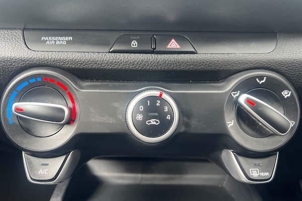 Used Kia Stonic 2023 for sale - 75469806: Photo 15
