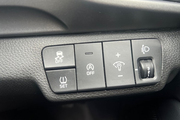 Used Kia Stonic 2023 for sale - 75469806: Photo 28