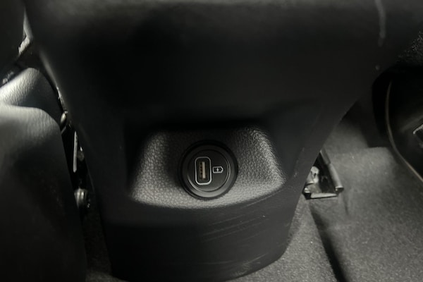 Used Kia Stonic 2023 for sale - 75469806: Photo 37