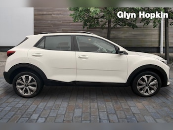 Used Kia Stonic 2023 for sale - 77740105: Photo