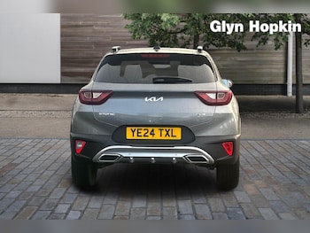 Used Kia Stonic 2024 for sale - 77106044: Photo