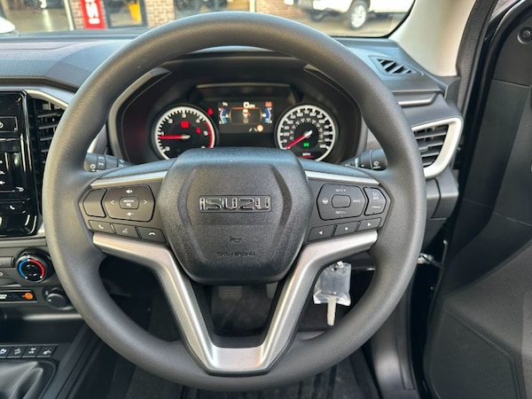 Used Isuzu D-Max 2024 for sale - 73538469: Photo 11