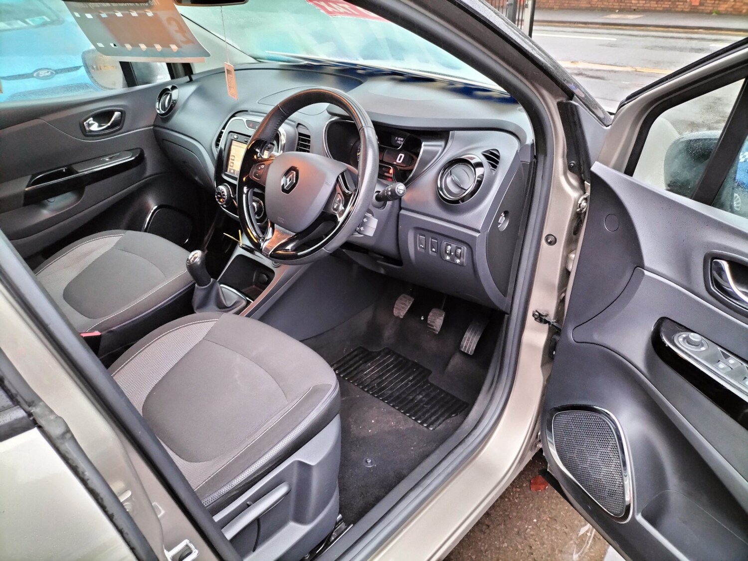 Used Renault Captur 2014 for sale - 77271409: Photo 24