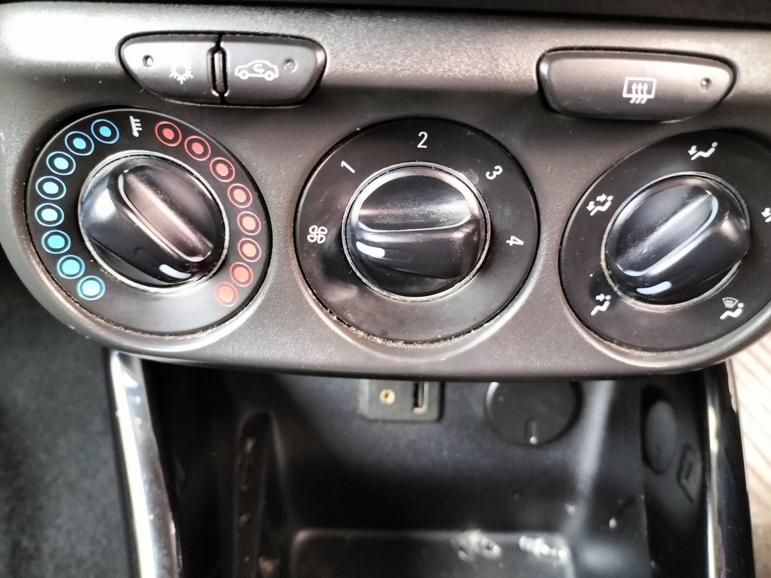 Used Vauxhall ADAM 2013 for sale - 76343941: Photo 19
