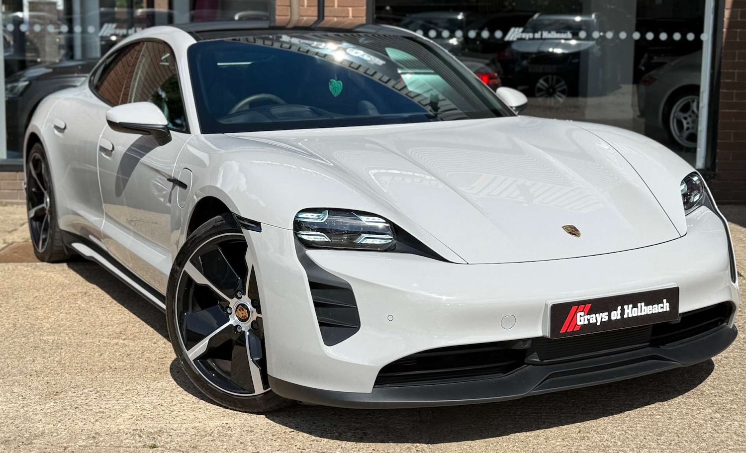 Used Porsche Taycan 2021 for sale - 76848478: Photo 1