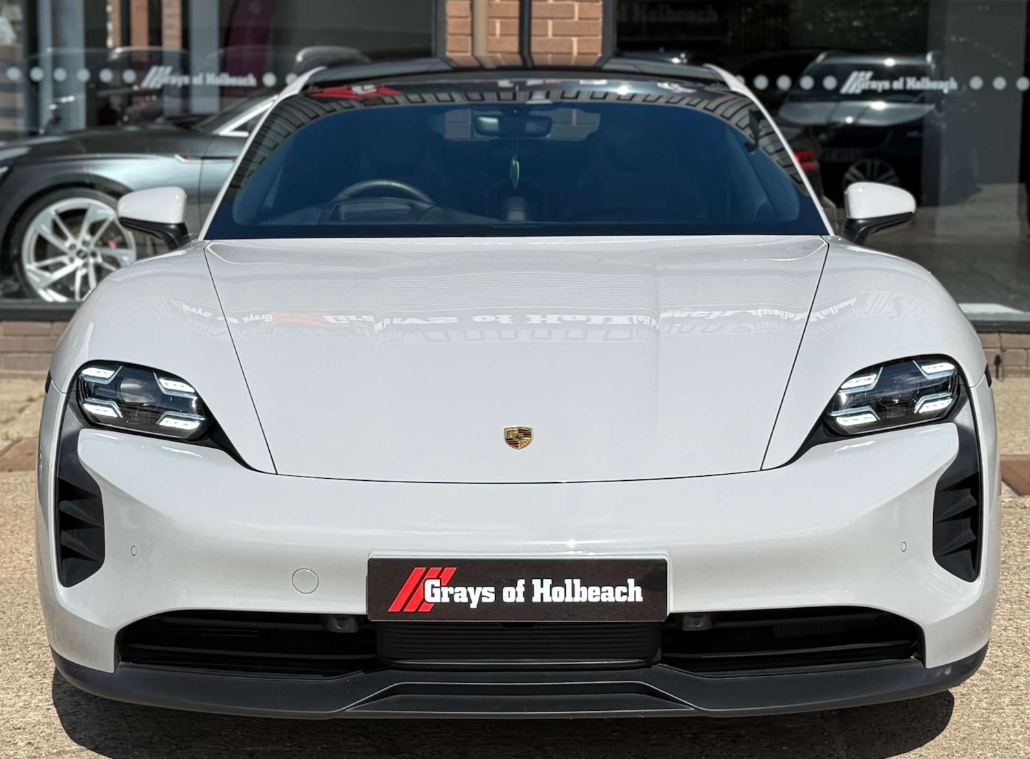 Used Porsche Taycan 2021 for sale - 76848478: Photo 2