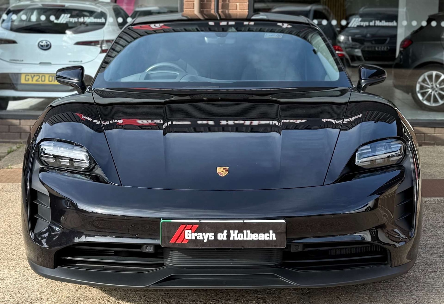 Used Porsche Taycan 2022 for sale - 76602154: Photo 2