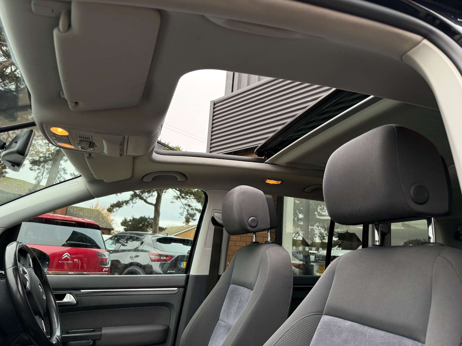 Used Volkswagen Touran 2014 for sale - 76533596: Photo 10