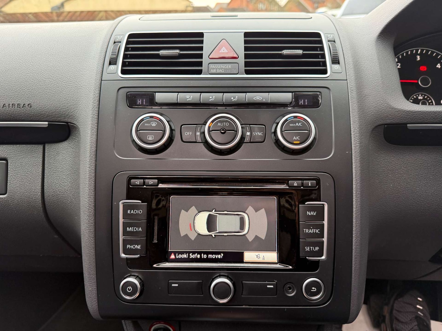 Used Volkswagen Touran 2014 for sale - 76533596: Photo 23