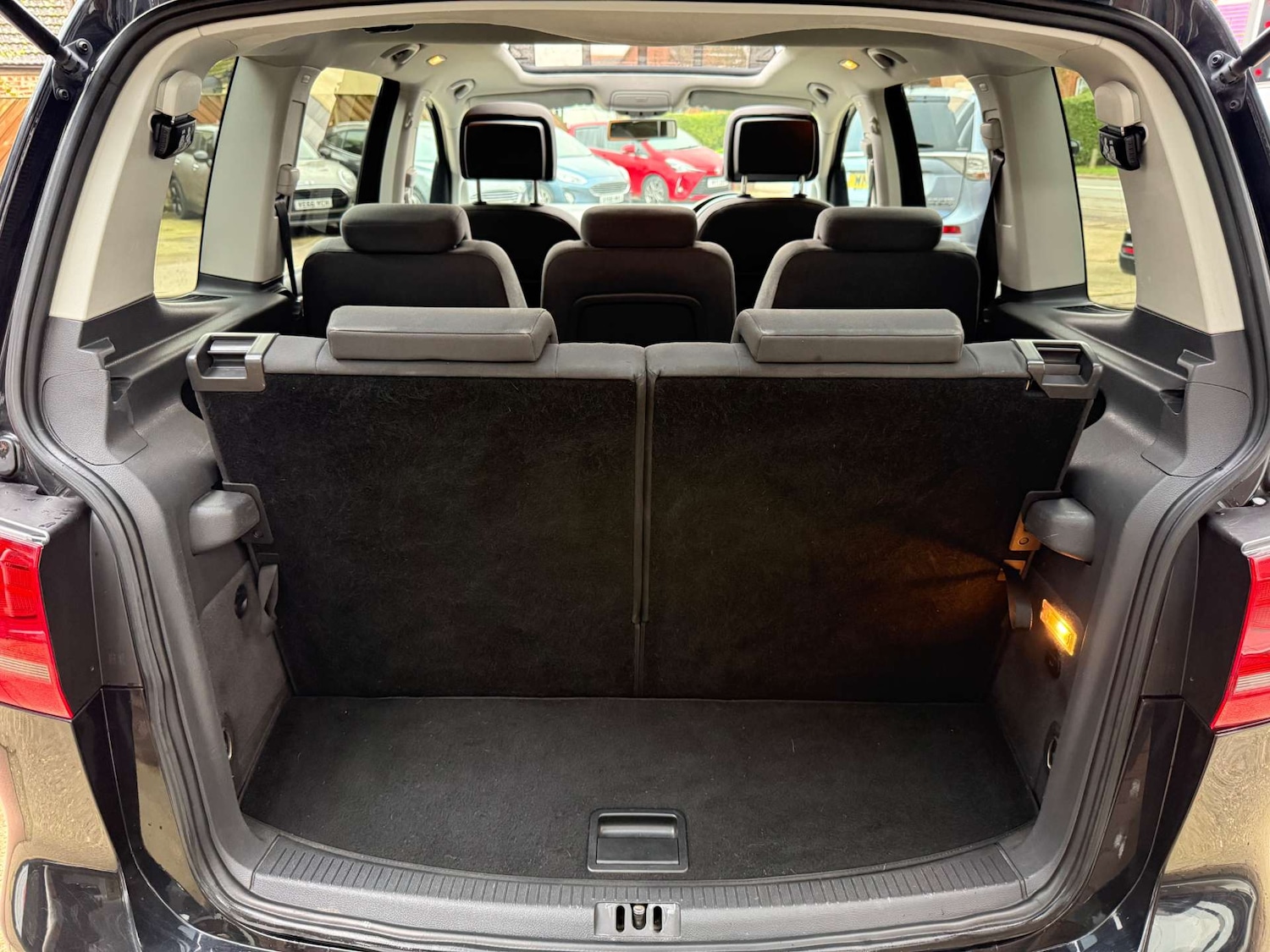 Used Volkswagen Touran 2014 for sale - 76533596: Photo 25