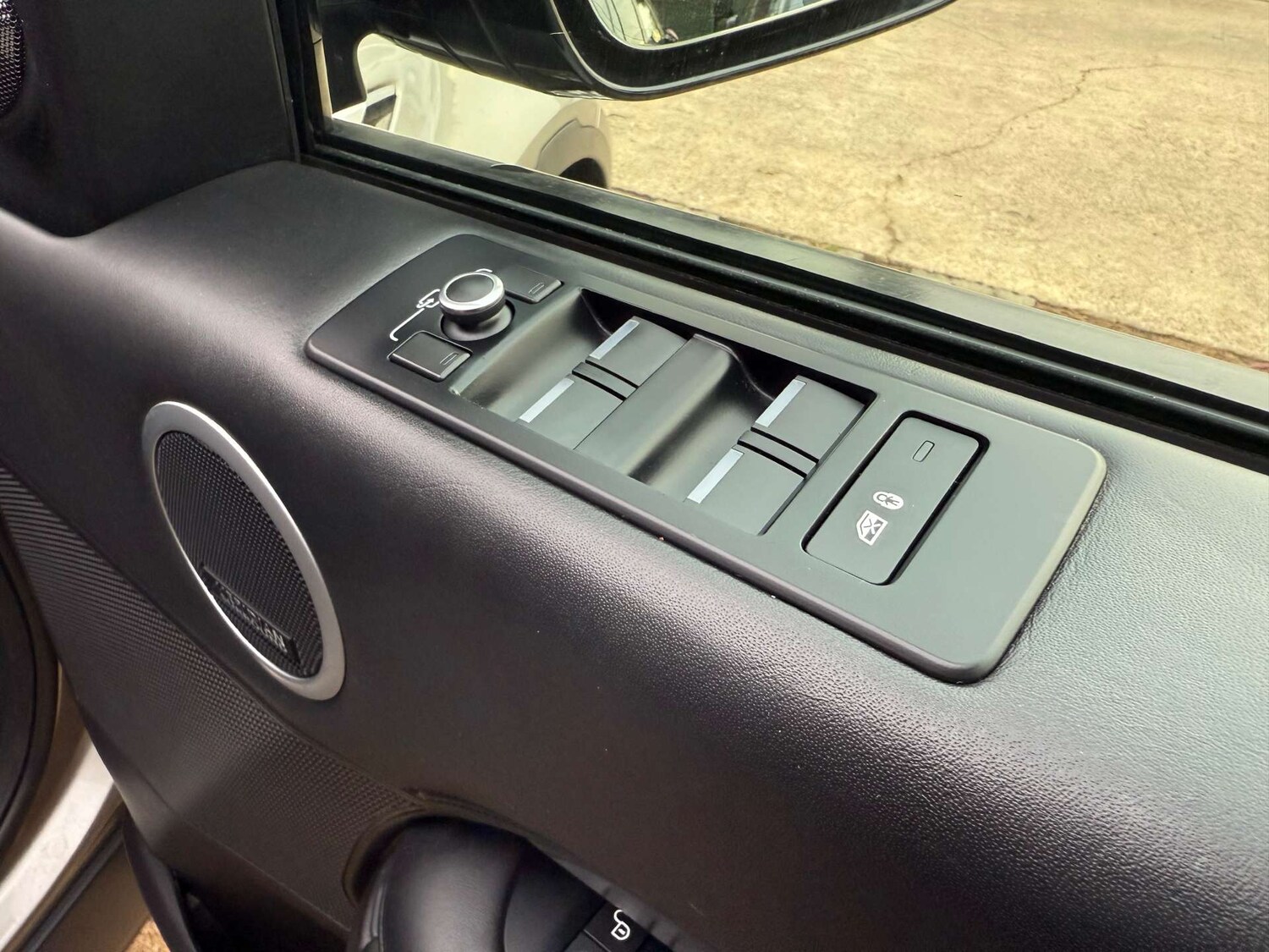 Used Land Rover Discovery 2017 for sale - 76412604: Photo 22