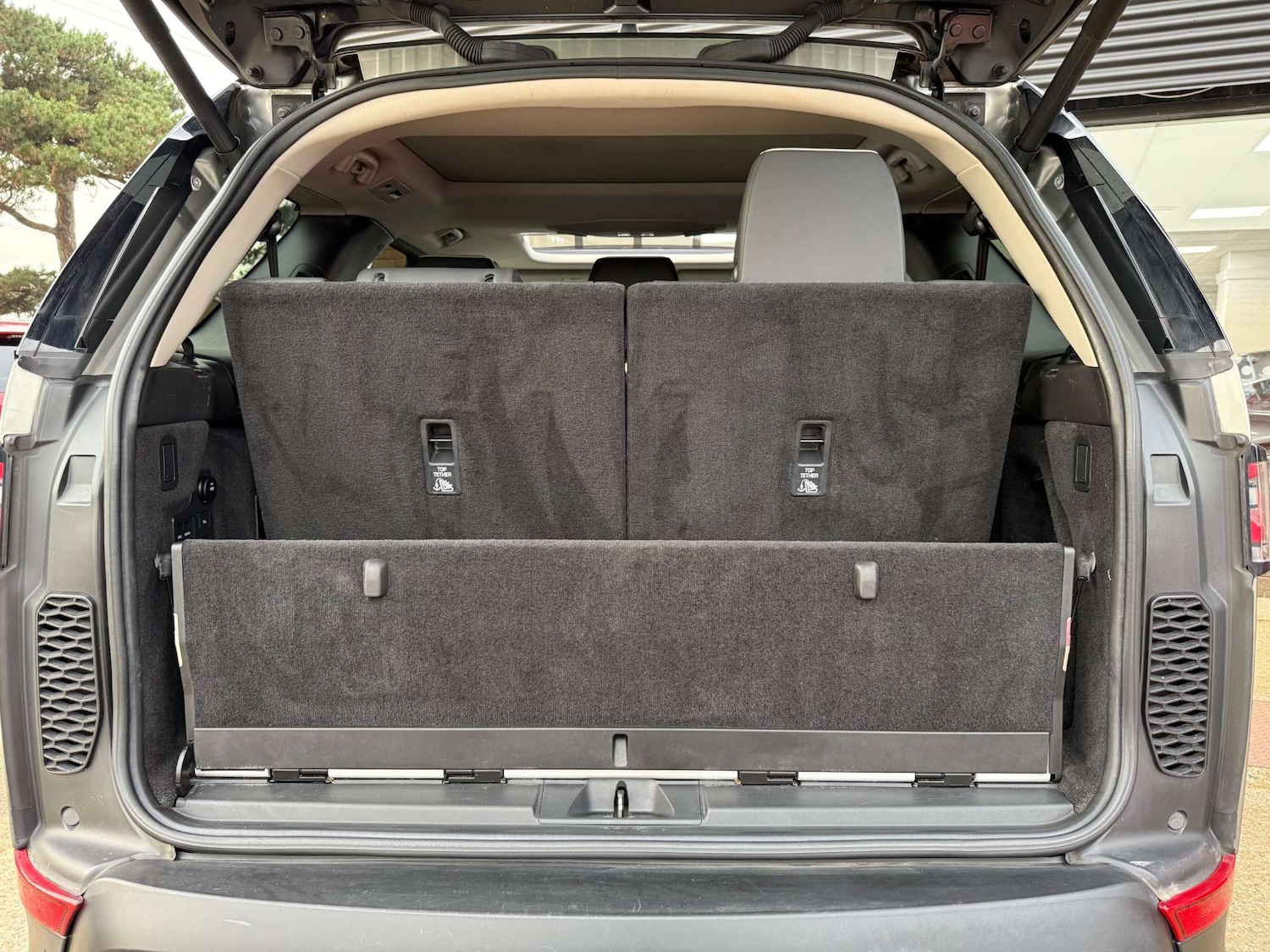 Used Land Rover Discovery 2017 for sale - 76412604: Photo 41