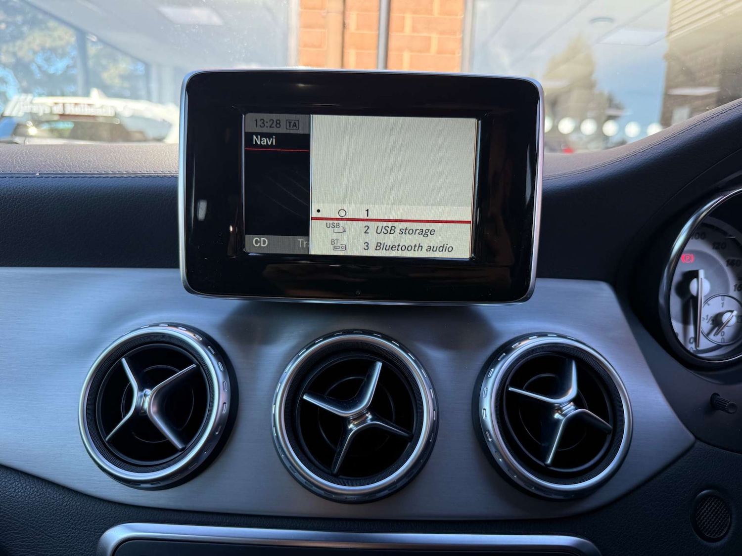 Used Mercedes-Benz GLA 2015 for sale - 76105301: Photo 24