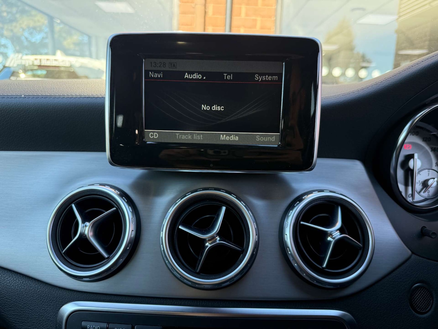 Used Mercedes-Benz GLA 2015 for sale - 76105301: Photo 25