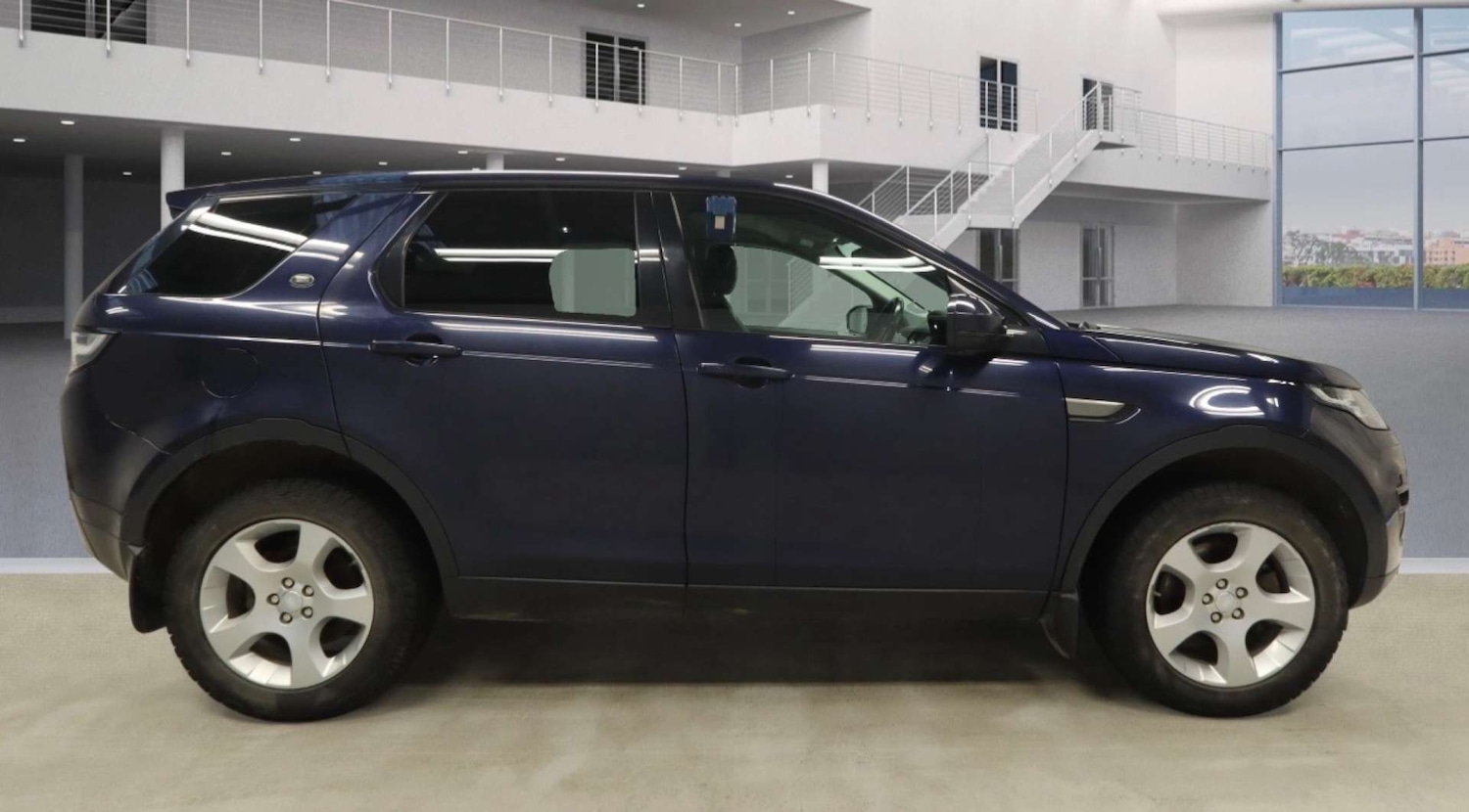 Used Land Rover Discovery Sport 2017 for sale - 77916424: Photo 3