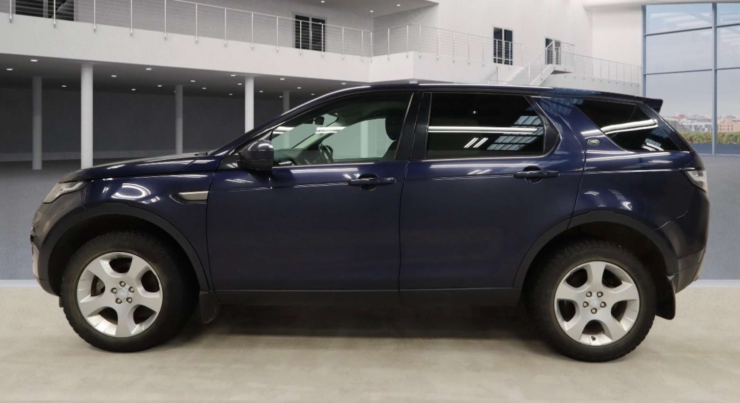 Used Land Rover Discovery Sport 2017 for sale - 77916424: Photo 6