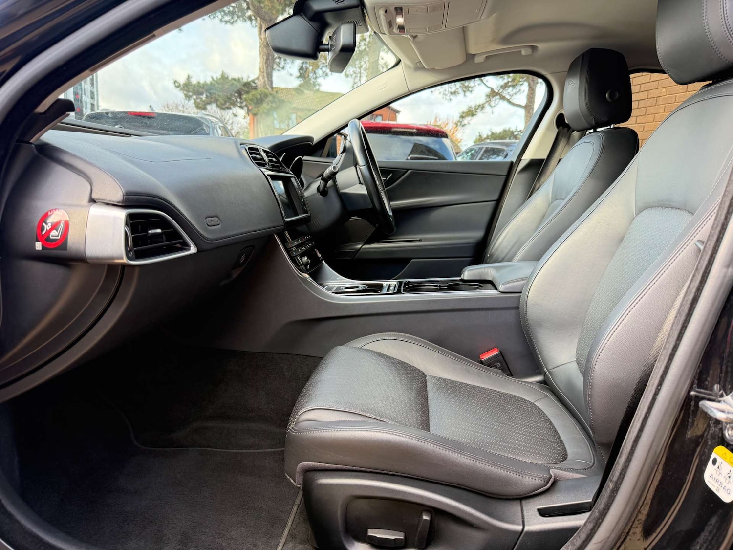 Used Jaguar XE 2016 for sale - 76567738: Photo 10