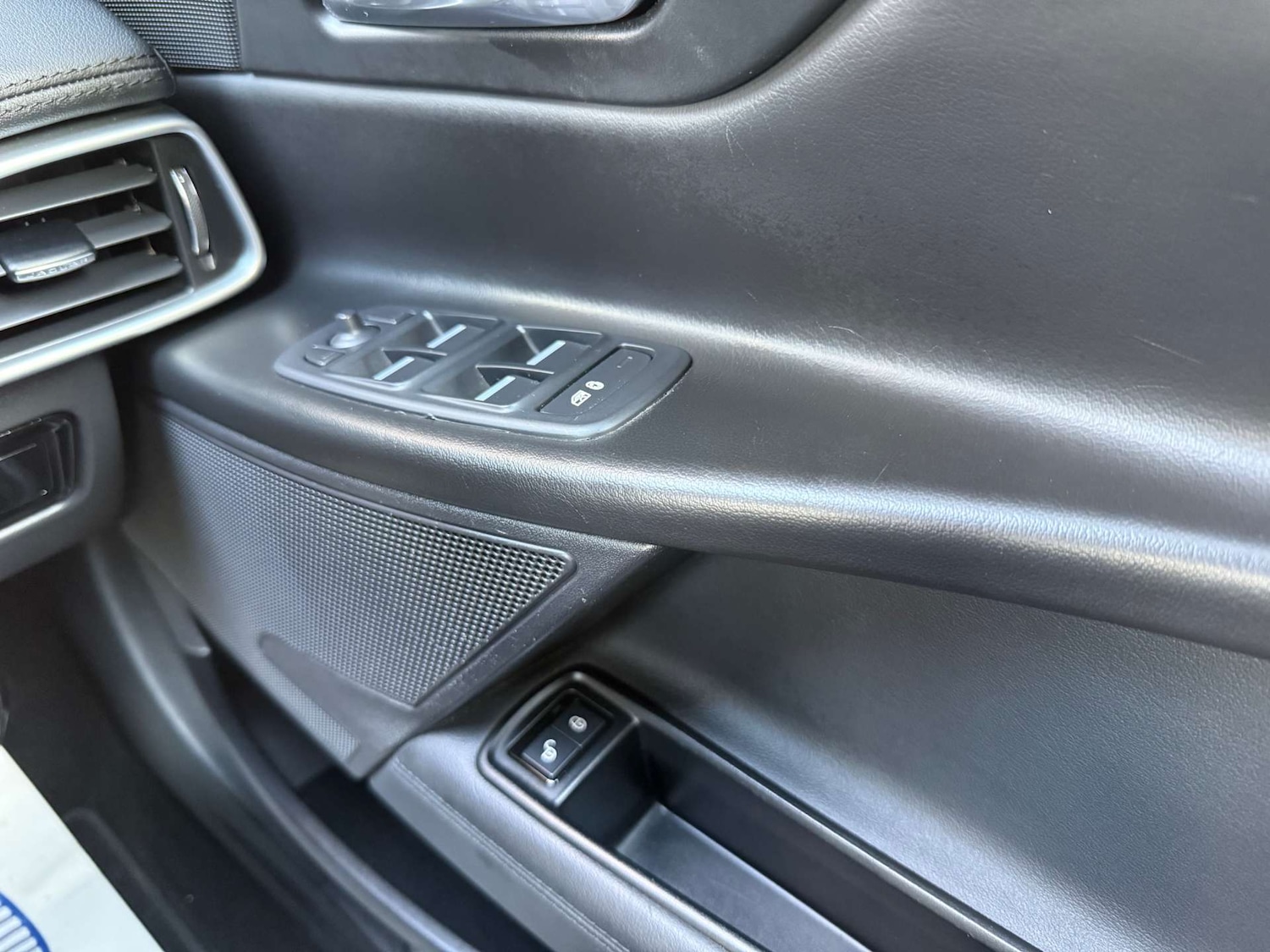 Used Jaguar XE 2016 for sale - 76567738: Photo 16