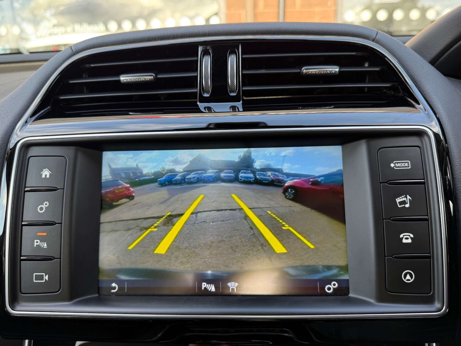 Used Jaguar XE 2016 for sale - 76567738: Photo 27