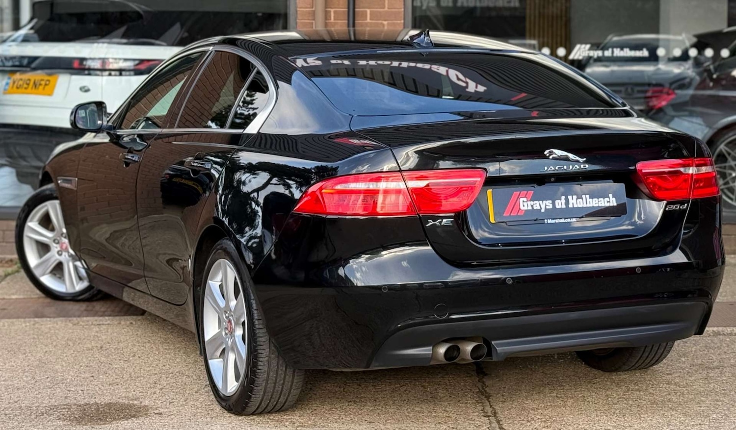 Used Jaguar XE 2016 for sale - 76567738: Photo 3