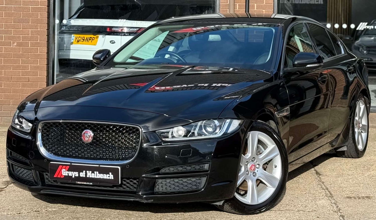 Used Jaguar XE 2016 for sale - 76567738: Photo 4