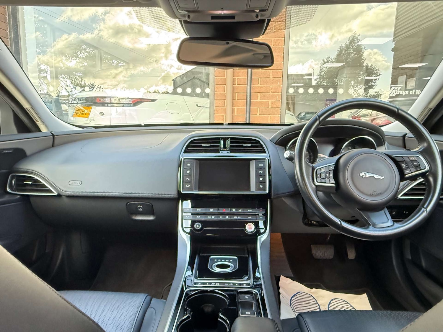 Used Jaguar XE 2016 for sale - 76567738: Photo 9