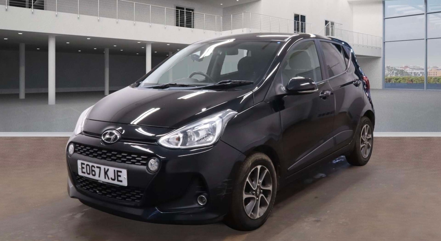 Used Hyundai i10 2017 for sale - 77822610: Photo 2