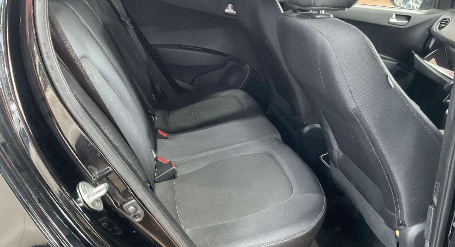 Used Hyundai i10 2017 for sale - 77822610: Photo 8