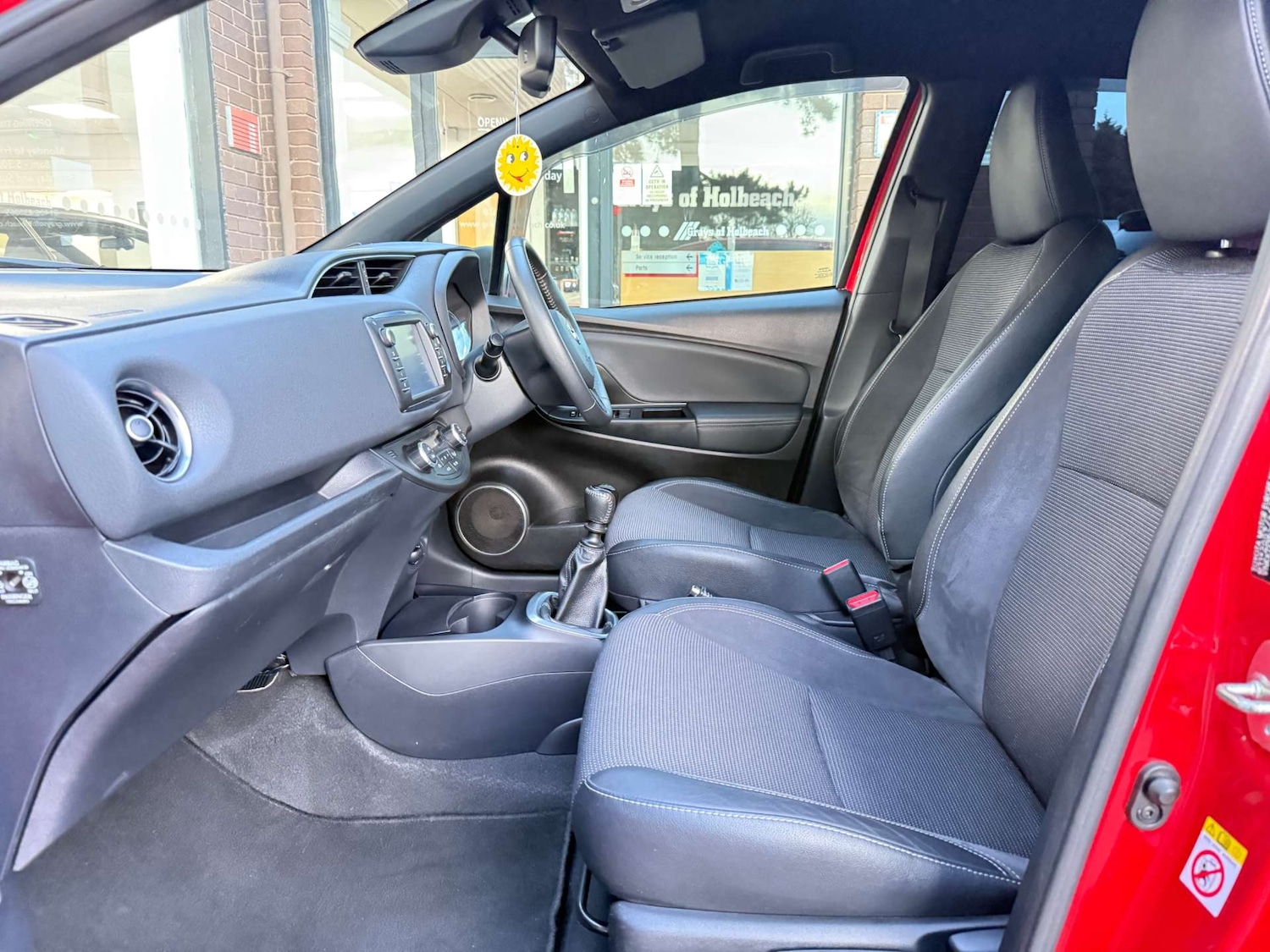 Used Toyota Yaris 2017 for sale - 76719517: Photo 10