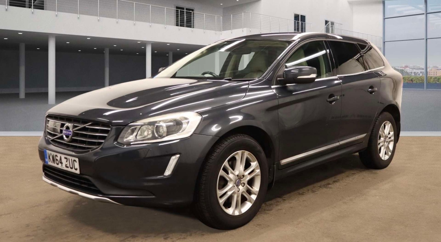 Used Volvo XC60 2015 for sale - 77911317: Photo 2