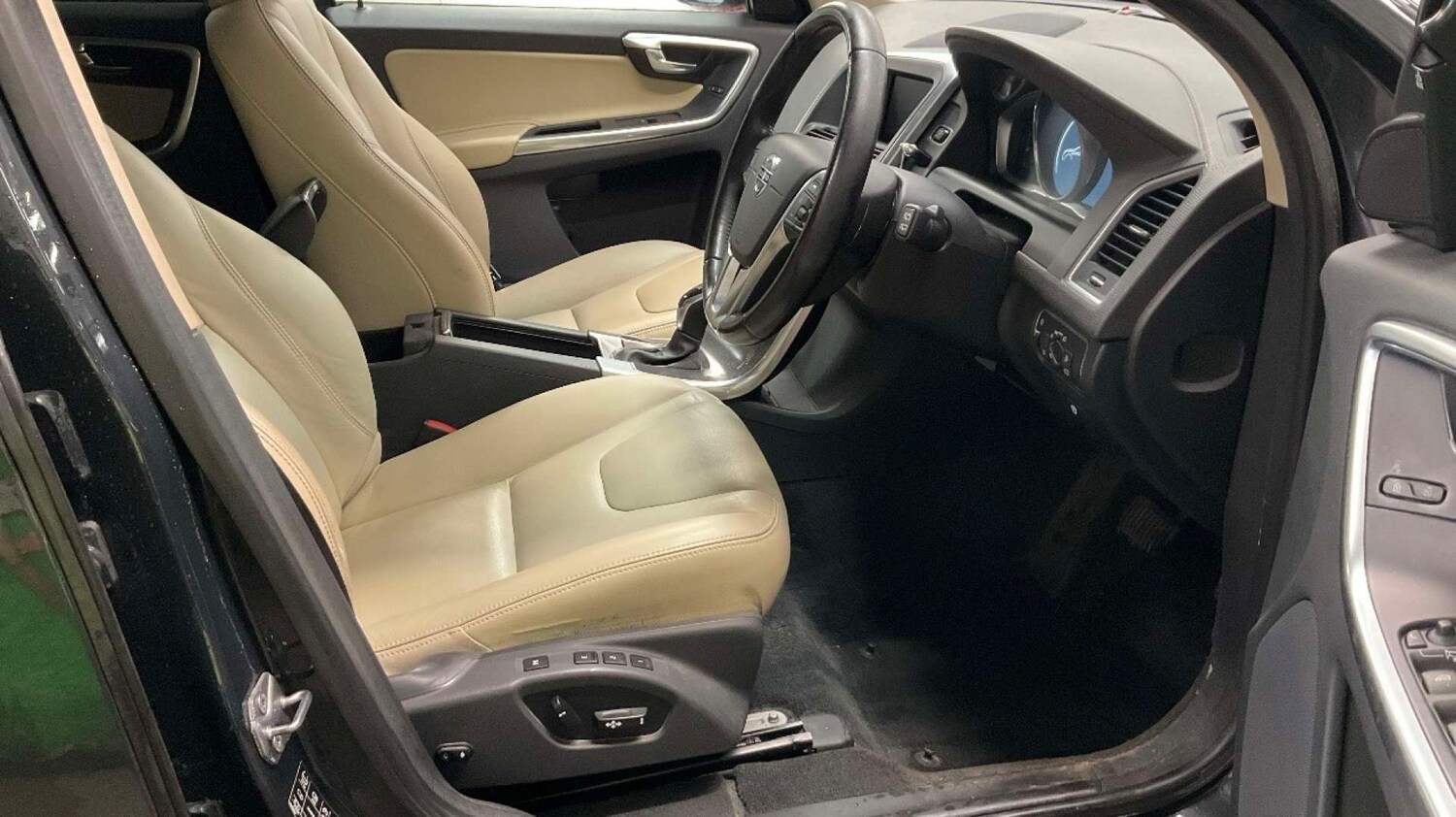 Used Volvo XC60 2015 for sale - 77911317: Photo 7