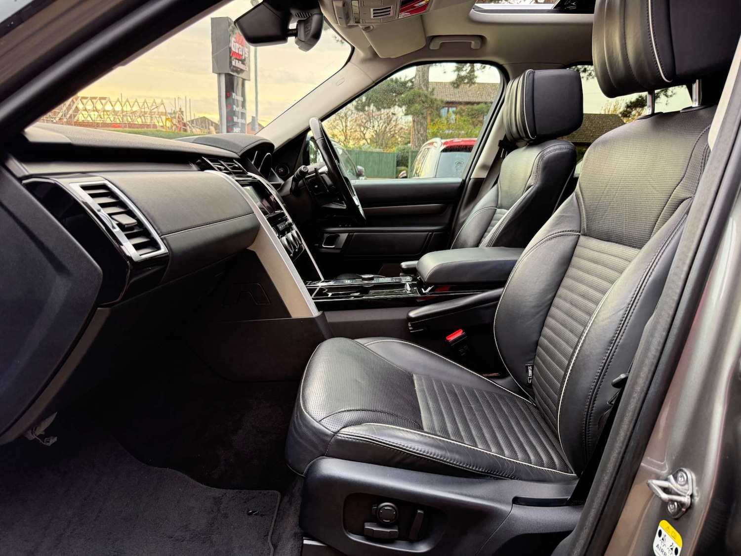 Used Land Rover Discovery 2017 for sale - 77268887: Photo 11