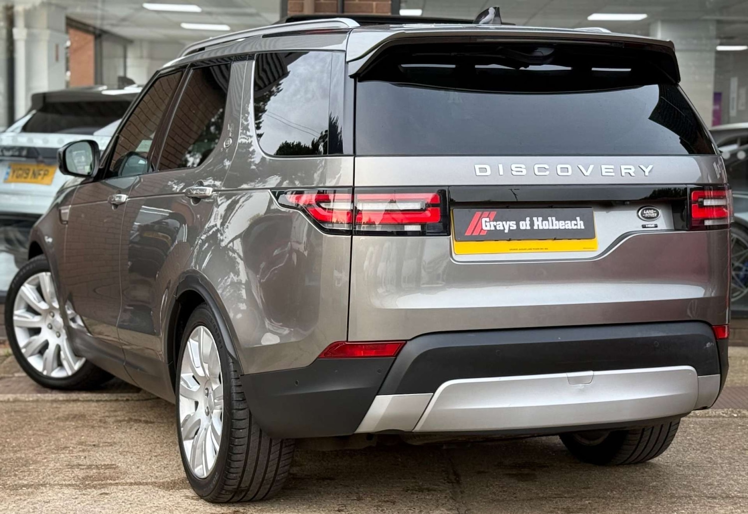 Used Land Rover Discovery 2017 for sale - 77268887: Photo 3