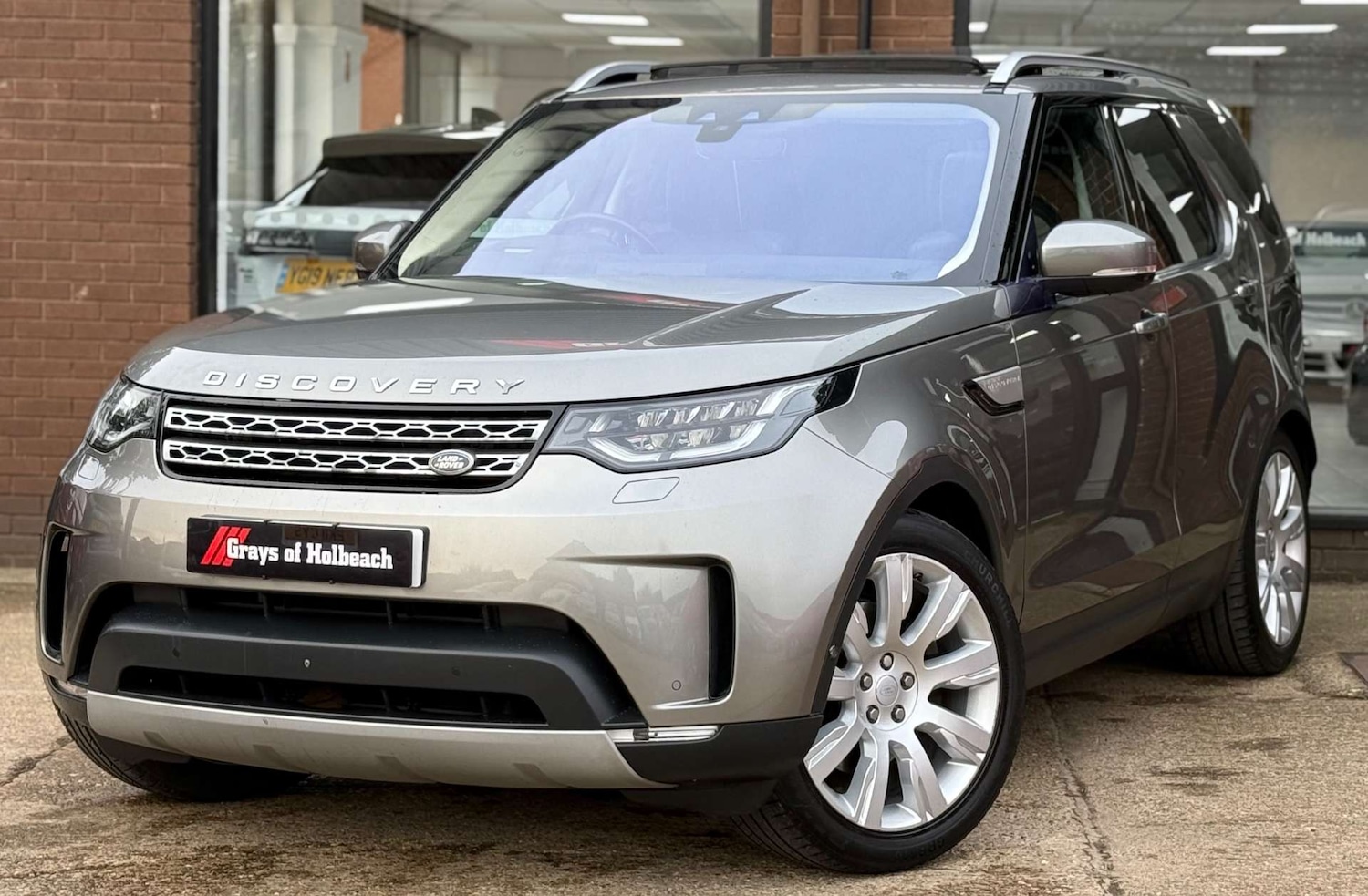 Used Land Rover Discovery 2017 for sale - 77268887: Photo 4