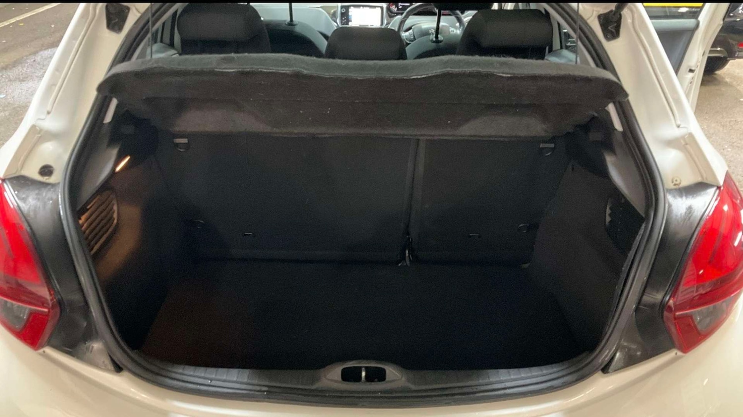 Used Peugeot 208 2016 for sale - 77632636: Photo 10