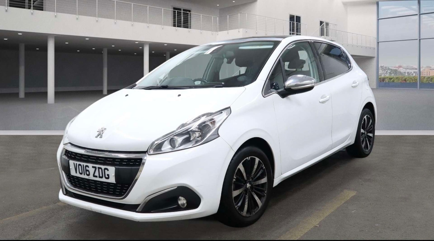 Used Peugeot 208 2016 for sale - 77632636: Photo 2
