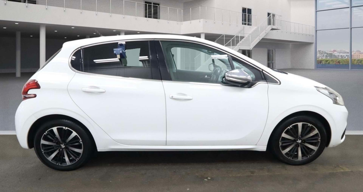 Used Peugeot 208 2016 for sale - 77632636: Photo 5