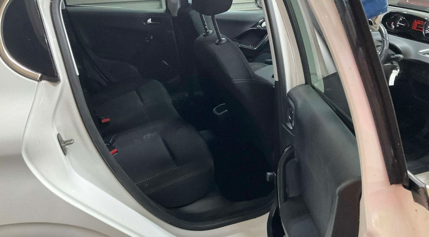 Used Peugeot 208 2016 for sale - 77632636: Photo 8