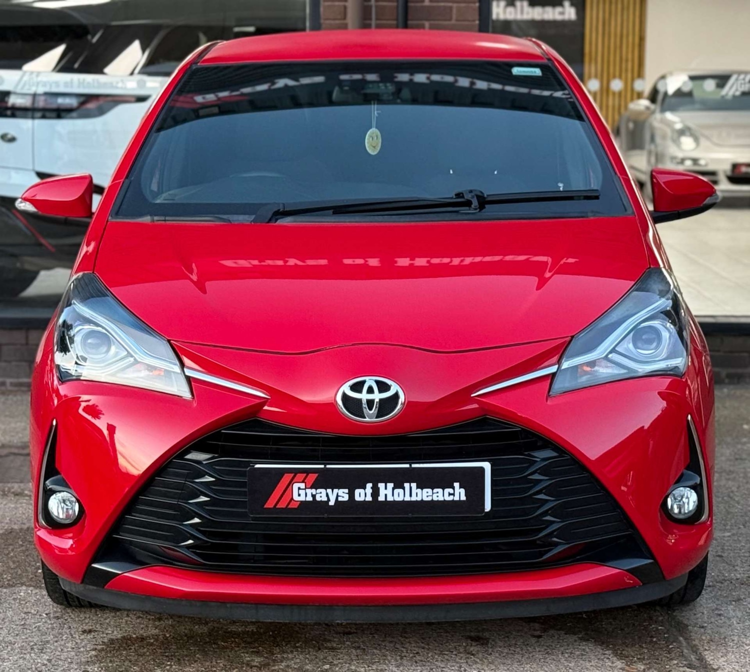 Used Toyota Yaris 2017 for sale - 76567740: Photo 2