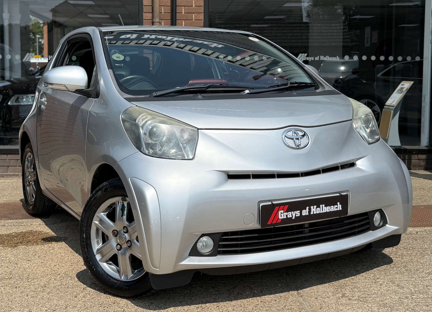 Used Toyota IQ 2011 for sale - 76601137: Photo 1