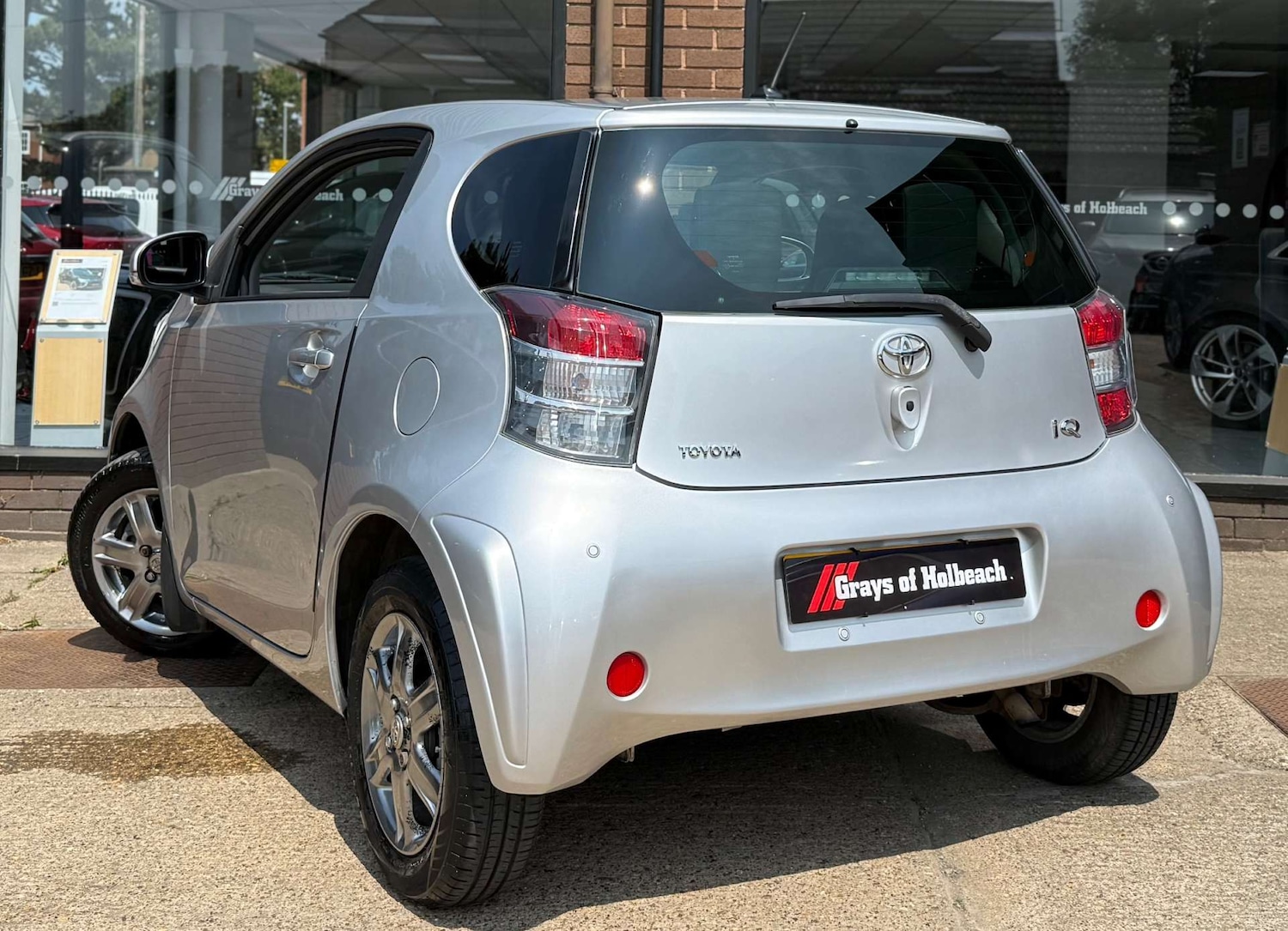 Used Toyota IQ 2011 for sale - 76601137: Photo 3